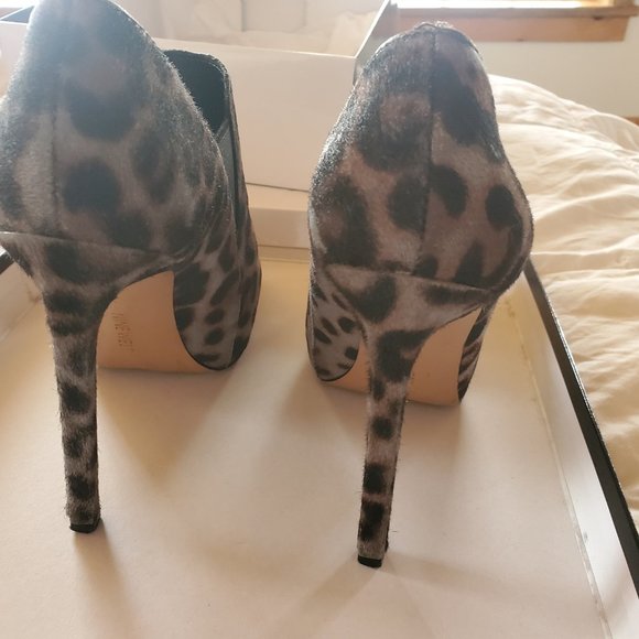 Nine West Leandra Leopard Print Bootie Size 7 - Picture 7 of 8